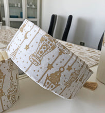 Load image into Gallery viewer, Verdant Elegance Green Bread Cover