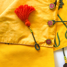 Load image into Gallery viewer, Crochet Sunflower Table Runner