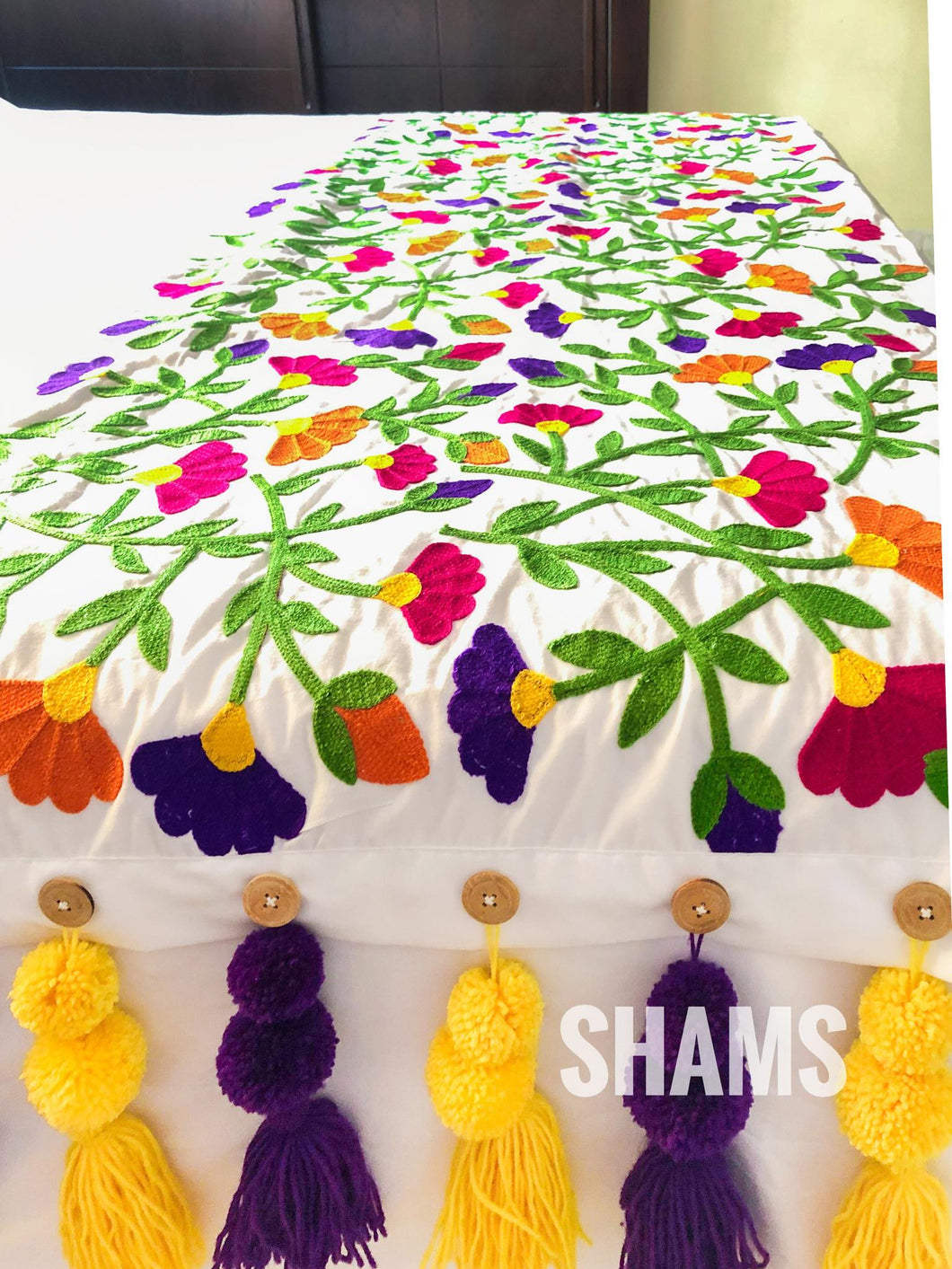 Garden of Dreams: Vibrant Floral Embroidered White Bed Runner for Chic Bedrooms