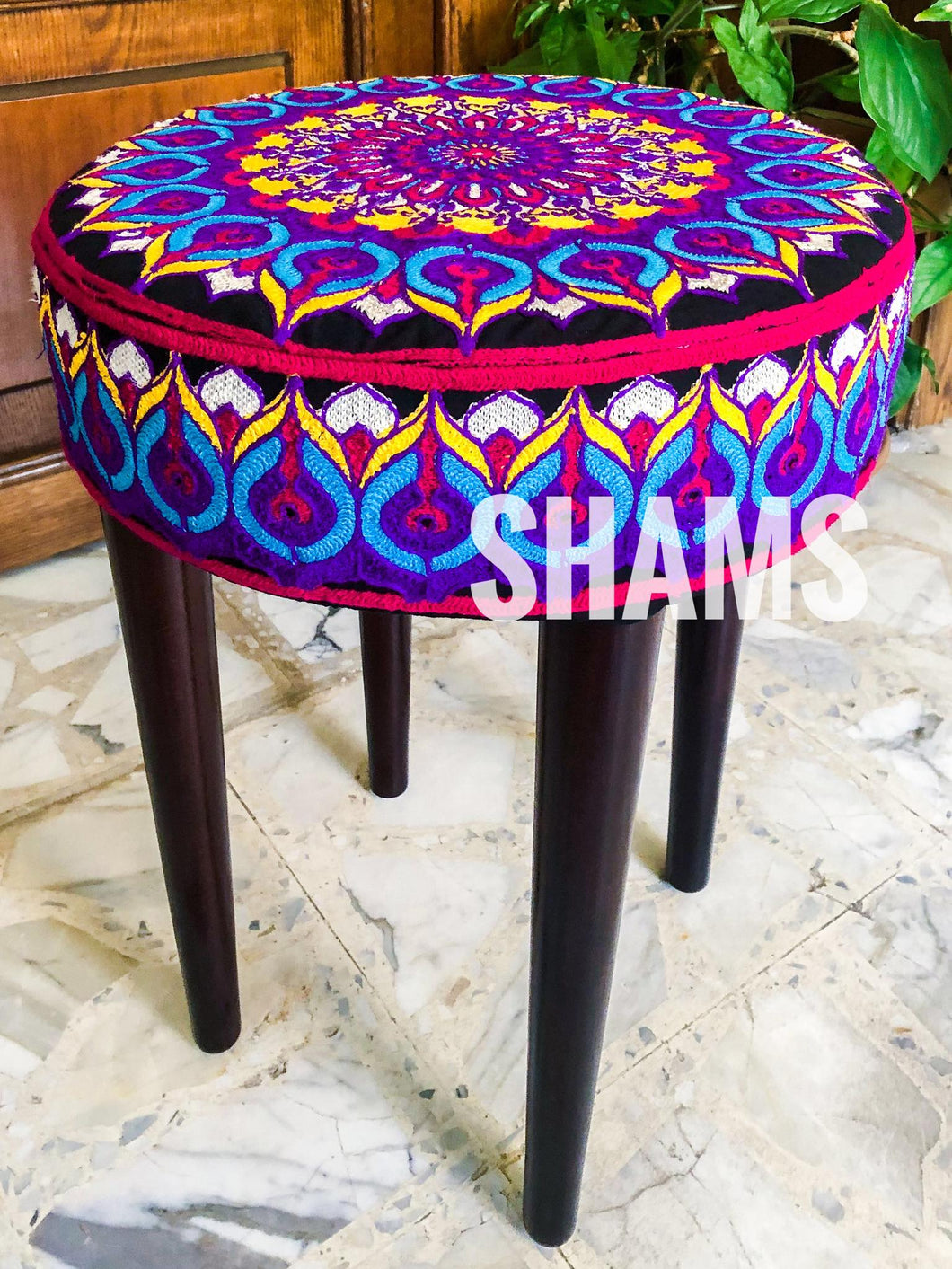 Artistic Seating: Stool with Mandala Embroidery in Captivating Colors.