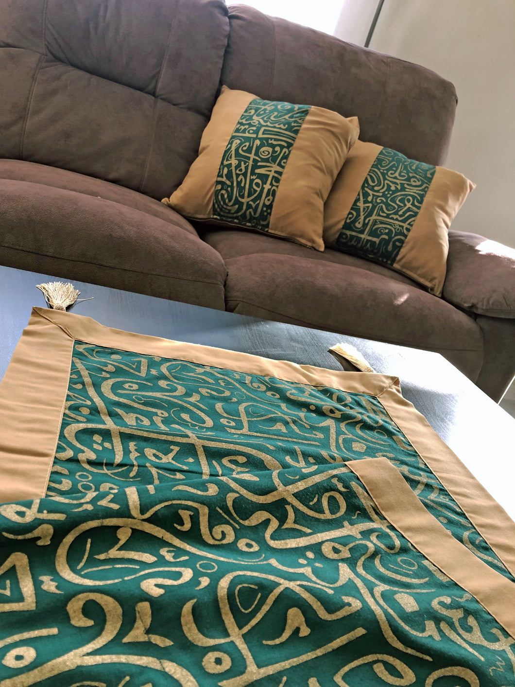 Gold and green Table Runner with 2 Cushions Set